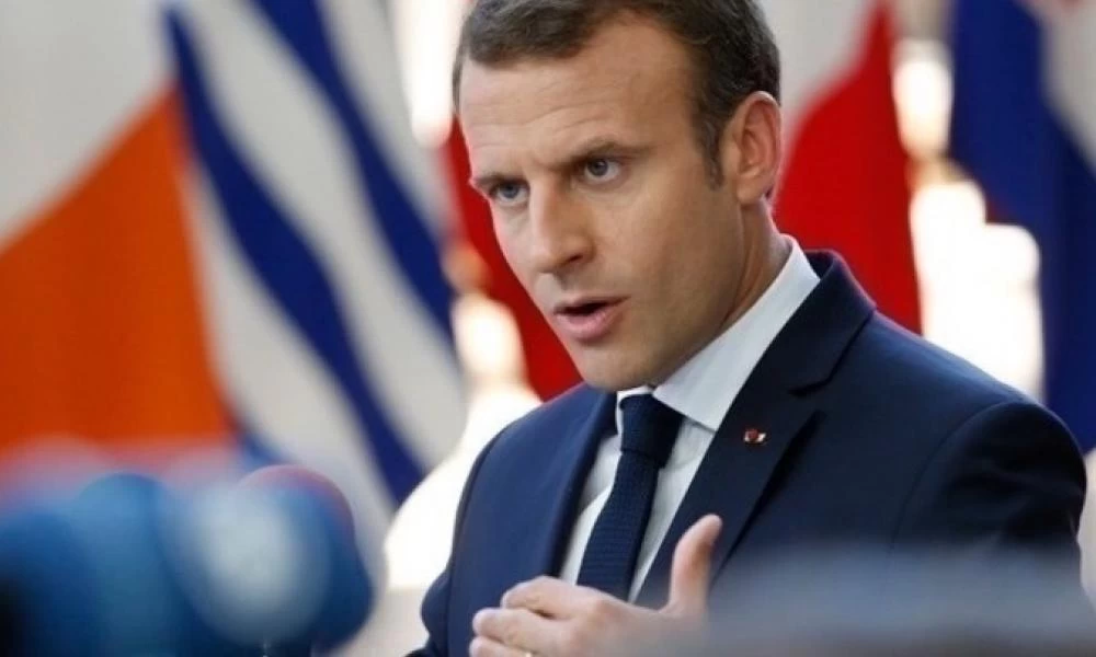 Ο Μακρόν επικρίνει την κάλυψη των ισλαμιστικών επιθέσεων στη Γαλλία από πολλά αγγλοσαξονικά MME